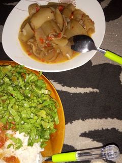 A picture of White rice & stew with Farfesun Banda.