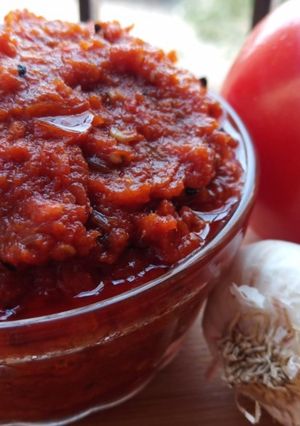 A picture of Rajasthan ki Tomato Dry Red Chilli & Garlic Chutney Recipe.