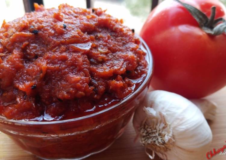 Recipe of Any-night-of-the-week Rajasthan ki Tomato Dry Red Chilli &amp; Garlic Chutney Recipe
