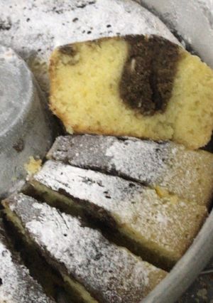 Una foto de Bizcochuelo marmolado de naranja sin manteca