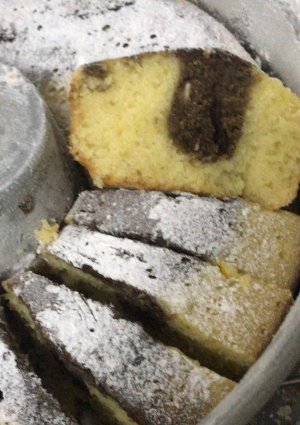 Una foto de Bizcochuelo marmolado de naranja sin manteca