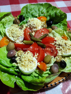 Une photo de Salade composée aux œufs mimosa au thon 🥗🥚🍴