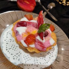 A picture of Berry yogurt Tart.