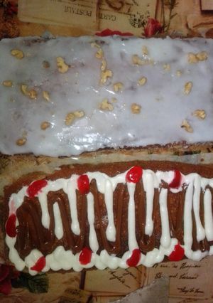 Una foto de Budín de banana con nuez glaseado de limón/ de leche y crema