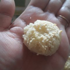 A picture of Cheesy cashew cookies.