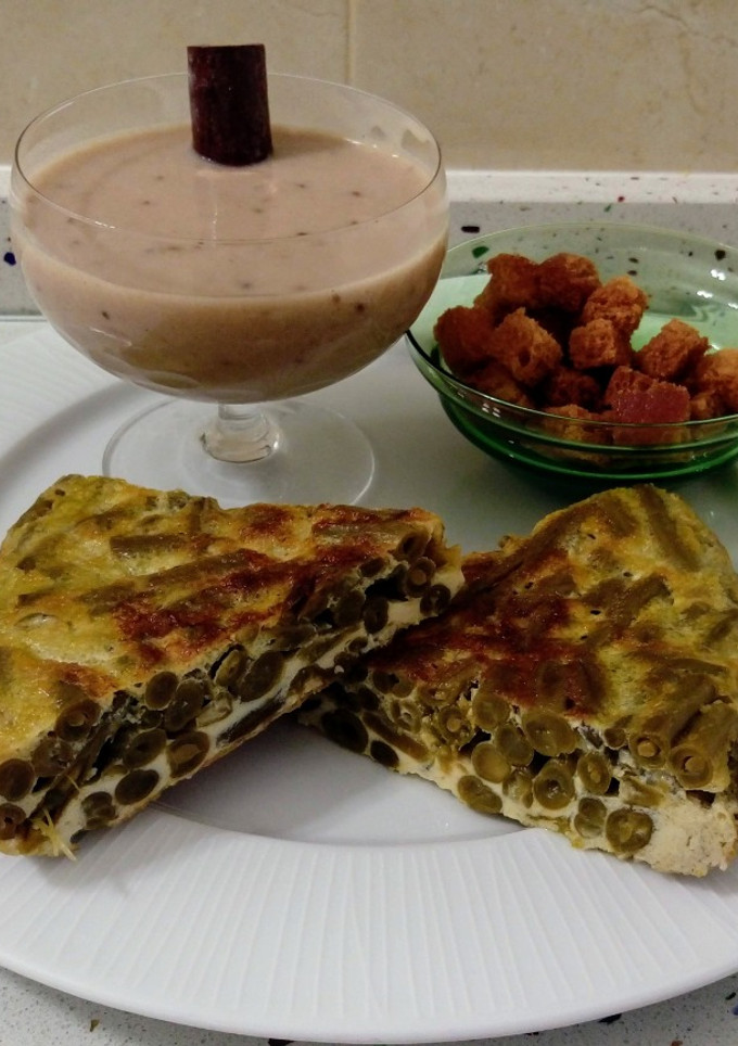 Una foto de Tortilla de judías verdes con agar agar y leche de almendra con gachas dulces