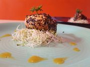 Una foto de salmon en ajonjoli