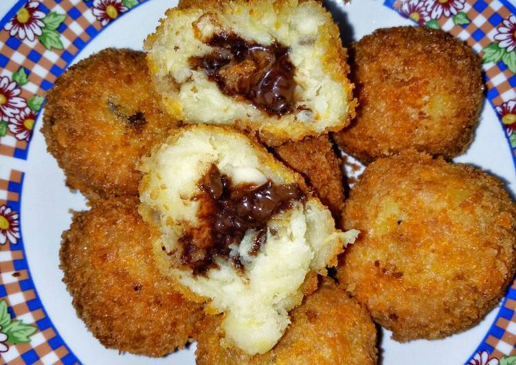 Bola pisang coklat lumer