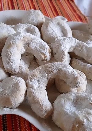 Una foto de Kourabiedes. Galletas Griegas de manteca