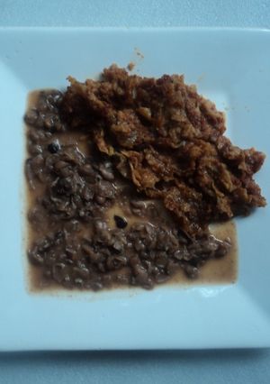 Una foto de Revoltijo ranchero de chicharrón de cerdo y pollo desmenuzado a los tres chiles con pulque. México