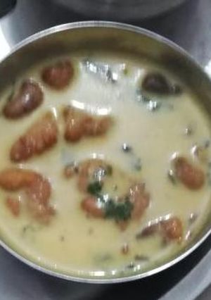 A picture of Pkode wali kadhi.