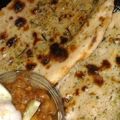 A picture of Tabdoori aloo kulcha with masala chana.