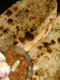 A picture of Tabdoori aloo kulcha with masala chana.