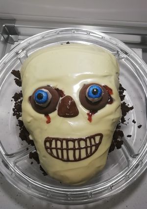 Una foto de Tarta con Calavera de chocolate tenebrosa!!! 🦇🎃🎃🎃👻