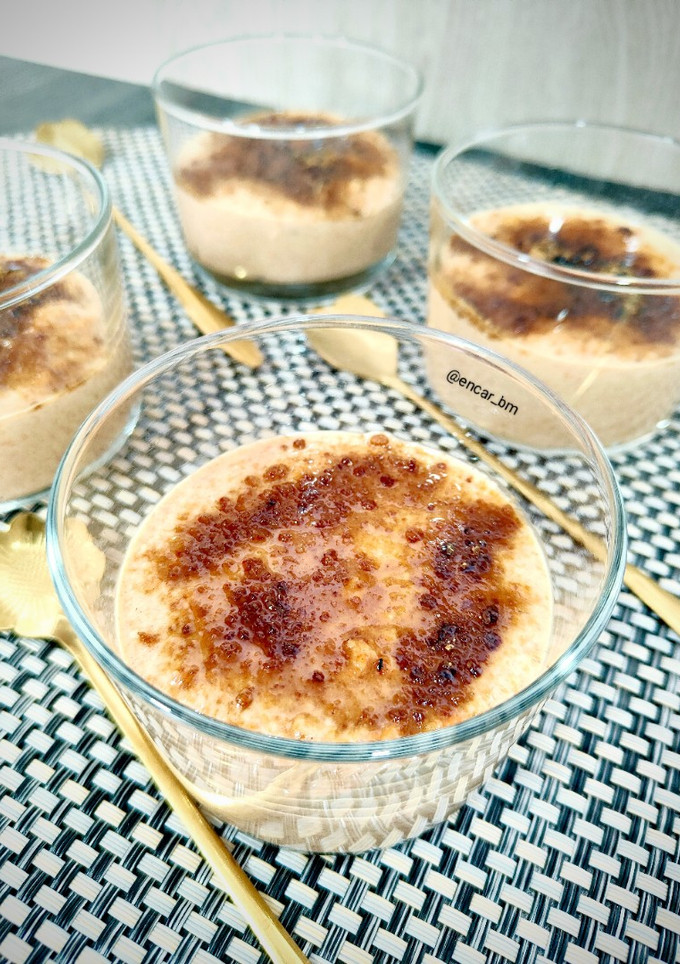 Una foto de Postre de anacardos y zanahoria con bebida de avena