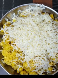 મકાઈ ભેળ (Corn Bhel Recipe In Gujarati) રેસીપી મુખ્ય ફોટો