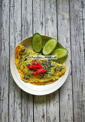 Foto resep Telur dadar pedas campur sayuran selada