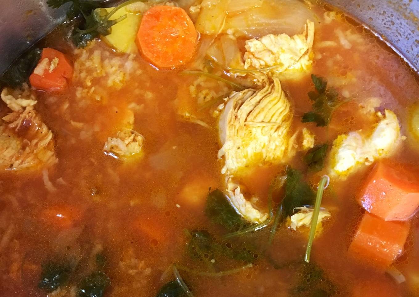 Sopa de pollo con arroz y verduras