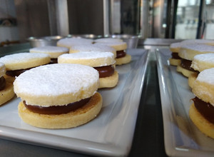 Una foto de Alfajor sable