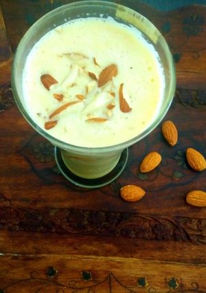 सेव, अलसी, ओट्स और बादाम की स्मूदी (Sev alsi oats aur badam ki smoothie recipe in Hindi) रेसिपी मुख्य फोटो