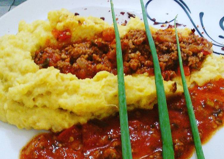 Purê cremoso de batata doce com queijo parmesão e molho de carne -
Tudogosreceitas