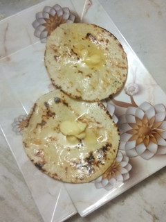 બટર નાન(butter naan recipe in gujarati) રેસીપી મુખ્ય ફોટો