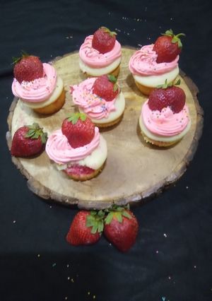 A picture of Vanilla strawberry cup cakes.