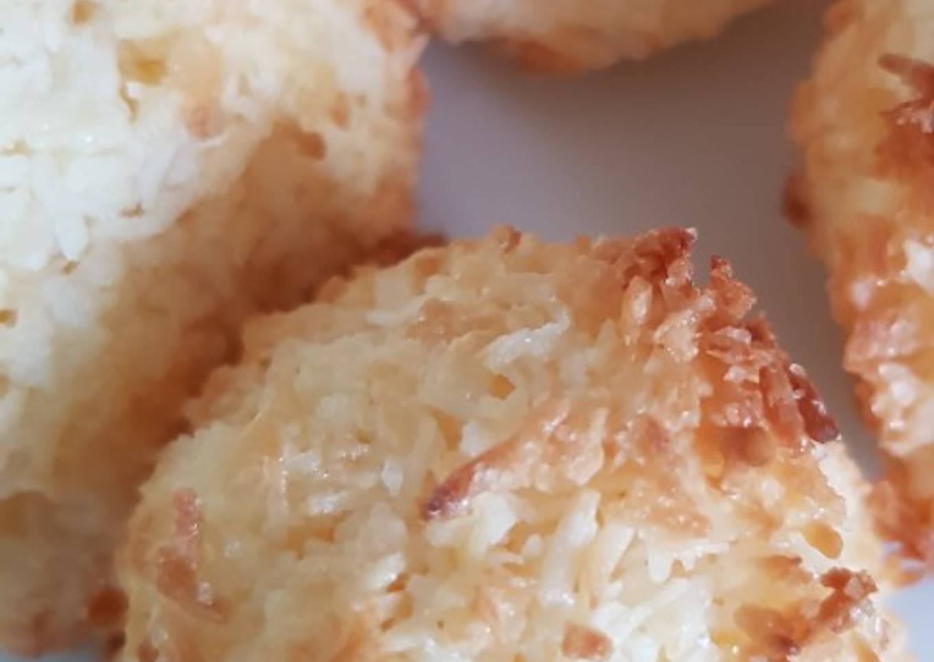Coconut haystack bites
