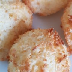 A picture of Coconut haystack bites.