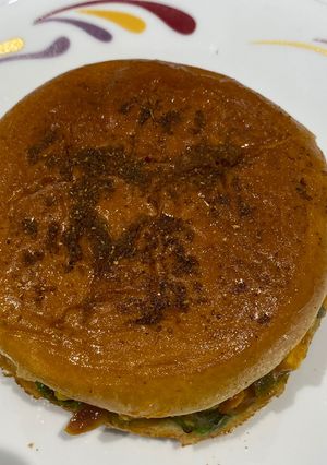 A picture of Paneer Maska (buttered) buns.