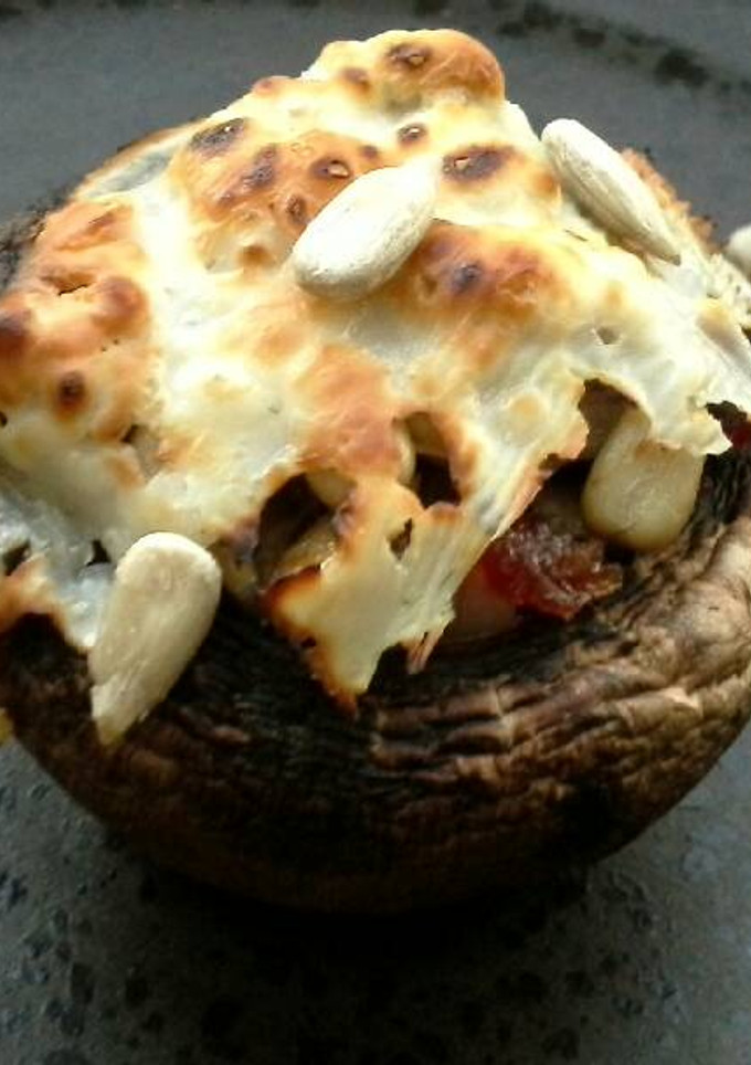 Una foto de Champiñones rellenos de jamón y queso