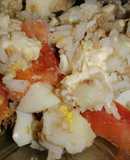 Ensalada de arroz, atún, huevo y tomate