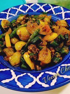 रेस्टोरेंट स्टाइल भिंडी की रेसिपी(RESTAURANT STYLE BHINDI KI RECIPE IN HINDI) रेसिपी मुख्य फोटो