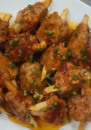 Hình của món Thịt cuộn nấm đùi gà sốt chua ngọt.