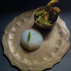 A picture of Dharosh Shorshe Chicken / Okra Chicken in Mustard / Bhindi Chicken in Mustard.