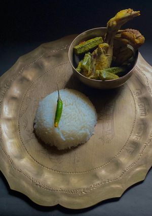 A picture of Dharosh Shorshe Chicken / Okra Chicken in Mustard / Bhindi Chicken in Mustard.