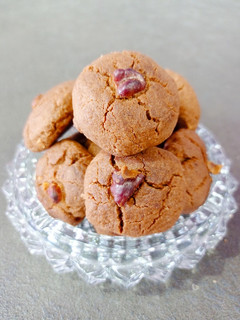 અખરોટ ચોકો નાનખટાઈ (Walnut Choco Nankhatai recipe in Gujarati) રેસીપી મુખ્ય ફોટો