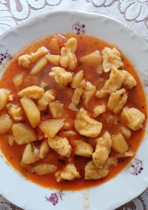 Tavaszi paprikás krumpli, galuskával recept fotója