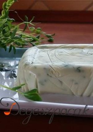 Mikrozöldes zöldfűszeres fűszervaj recept fotója