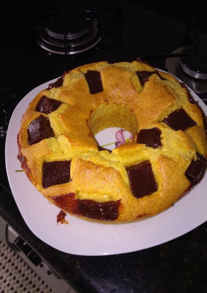 Foto de Bolo de fuba com goiabada 😋
