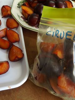 Una foto de Cómo congelar ciruelas