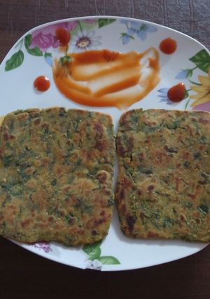 પાલક પરોઠા (Palak Paratha Recipe In Gujarati રેસીપી મુખ્ય ફોટો
