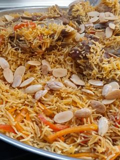 صورة لوصفة مندي مع قطع اللحمة الشهية 😍