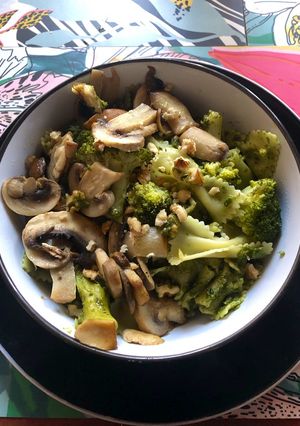 Una foto de Farfalle con brócoli al pesto