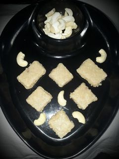 काजू बर्फी (kaju barfi recipe in marathi) रेसिपी चे मुख्य फोटो