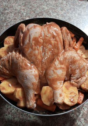 صورة لوصفة فروج متبل ومشوي مع الخضار🍗🥔🫑🥕🧅🍅🧄🌶️
