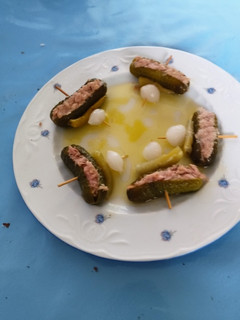 Una foto de Pincho de pepinillo