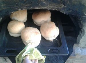 Una foto de Pan caserito fácil en horno de barro. 👌💖