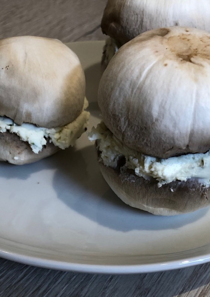 Una foto de Macarons de champiñones