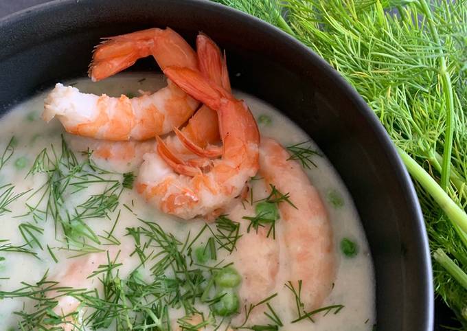 Velouté d’asperges aux petits pois crevettes et aneth